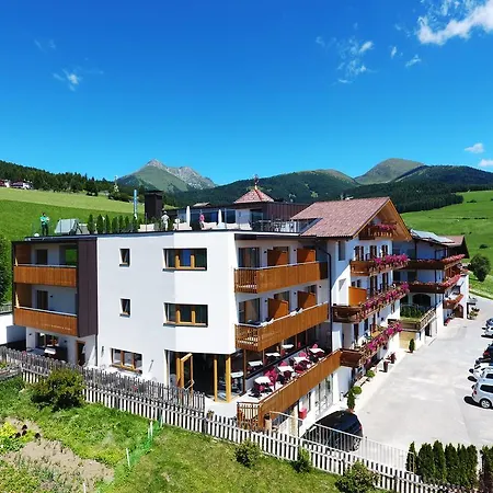 Kristall Hotel